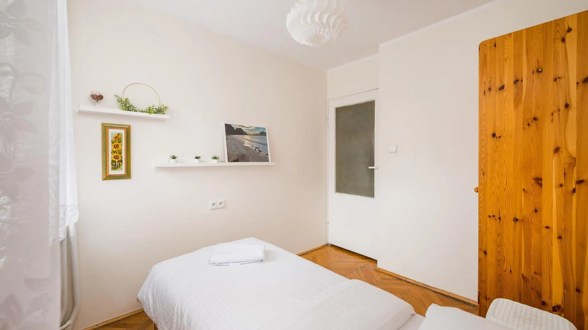 Saska Kepa Charming Apartment Warsaw